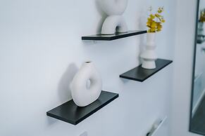 Impeccable 2-bed Apartment in Salford