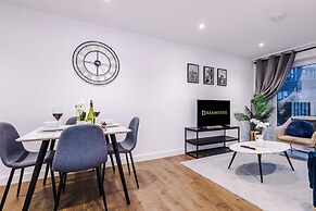 Impeccable 2-bed Apartment in Salford