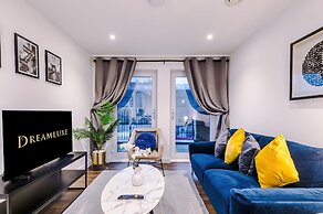 Impeccable 2-bed Apartment in Salford