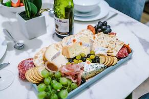 Impeccable 2-bed Apartment in Salford