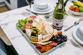 Impeccable 2-bed Apartment in Salford