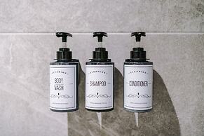 Impeccable 2-bed Apartment in Salford