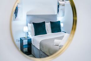 Impeccable 2-bed Apartment in Salford