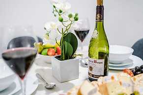 Impeccable 2-bed Apartment in Salford