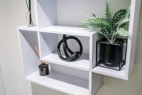 Impeccable 2-bed Apartment in Salford