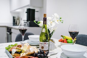 Impeccable 2-bed Apartment in Salford