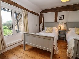 1 White House Cottages