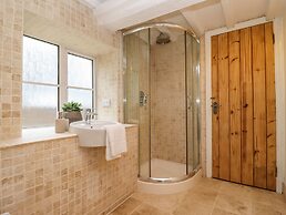 1 White House Cottages