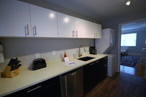 B1bj Great Value Serviced Condo in Quiet Neighborhood