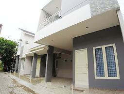 Omah Bondi Family Homestay by FH Stay