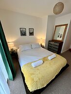 Cosy, Bright and Central Flat for Work and Holiday