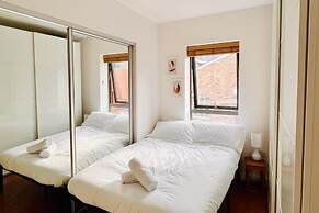 Cosy, Bright and Central Flat for Work and Holiday