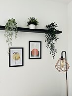Cosy, Bright and Central Flat for Work and Holiday
