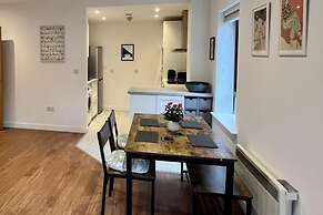 Cosy, Bright and Central Flat for Work and Holiday