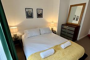 Cosy, Bright and Central Flat for Work and Holiday