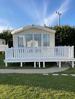 Remarkable 3-bed Lodge in Newport Isle of Wight