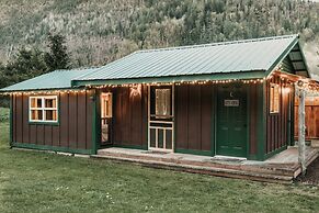 71mf- Rustic - Pets Ok - Sleeps 4 1 Bedroom Cabin by Redawning