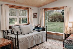 71mf- Rustic - Pets Ok - Sleeps 4 1 Bedroom Cabin by Redawning