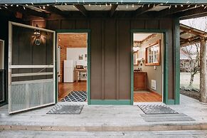 71mf- Rustic - Pets Ok - Sleeps 4 1 Bedroom Cabin by Redawning