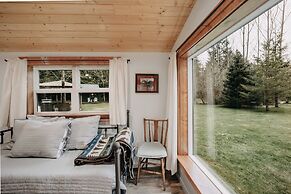 71mf- Rustic - Pets Ok - Sleeps 4 1 Bedroom Cabin by Redawning