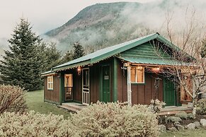 71mf- Rustic - Pets Ok - Sleeps 4 1 Bedroom Cabin by Redawning