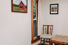 71mf- Rustic - Pets Ok - Sleeps 4 1 Bedroom Cabin by Redawning