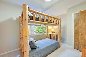 Stunning Franklin Cabin w/ Deck & Mountain Views