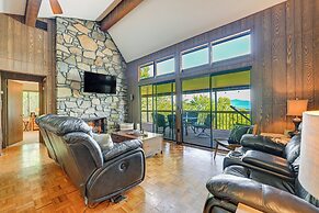 Stunning Franklin Cabin w/ Deck & Mountain Views