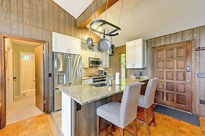 Stunning Franklin Cabin w/ Deck & Mountain Views