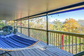 Stunning Franklin Cabin w/ Deck & Mountain Views