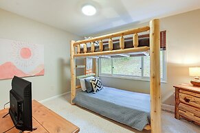 Stunning Franklin Cabin w/ Deck & Mountain Views