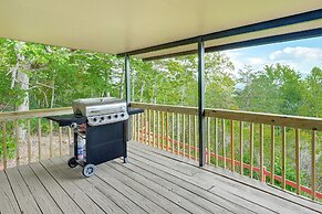Stunning Franklin Cabin w/ Deck & Mountain Views