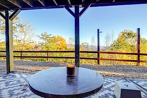Stunning Franklin Cabin w/ Deck & Mountain Views