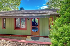 Stunning Franklin Cabin w/ Deck & Mountain Views