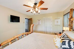 Stunning Franklin Cabin w/ Deck & Mountain Views