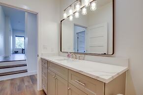 Modern Kingsland Home w/ River Access & Kayaks!