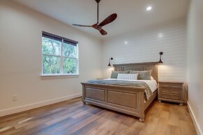 Modern Kingsland Home w/ River Access & Kayaks!