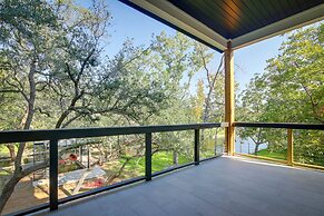 Modern Kingsland Home w/ River Access & Kayaks!