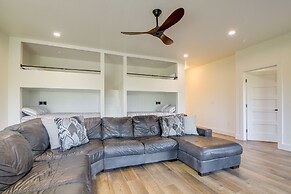 Modern Kingsland Home w/ River Access & Kayaks!