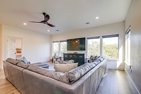 Modern Kingsland Home w/ River Access & Kayaks!