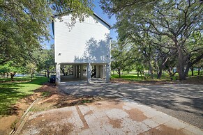 Modern Kingsland Home w/ River Access & Kayaks!