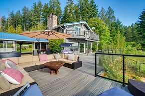 Waterfront Allyn Retreat w/ Guest House & Beach!