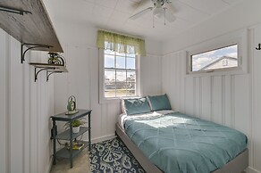 Cozy Hampton Vacation Rental, Walk to Beach!