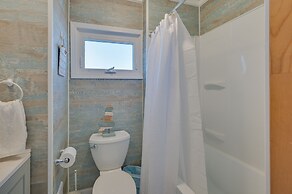 Cozy Hampton Vacation Rental, Walk to Beach!