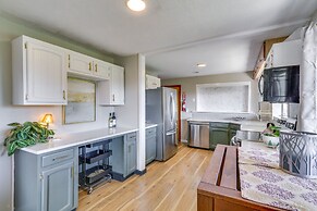 Chic Columbia City Vacation Rental w/ Kayaks!