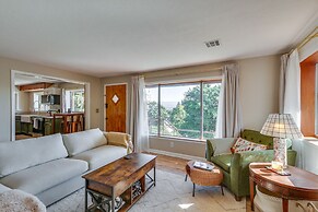 Chic Columbia City Vacation Rental w/ Kayaks!