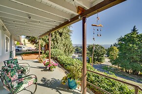 Chic Columbia City Vacation Rental w/ Kayaks!