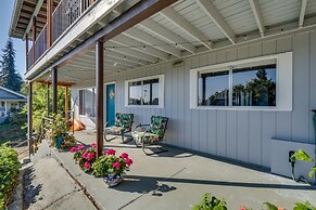 Chic Columbia City Vacation Rental w/ Kayaks!