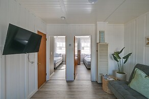 Charming Hampton Home w/ Porch, Walk to Beach!