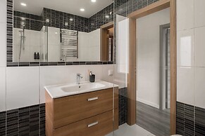 Breeze Apartment by Olala Homes